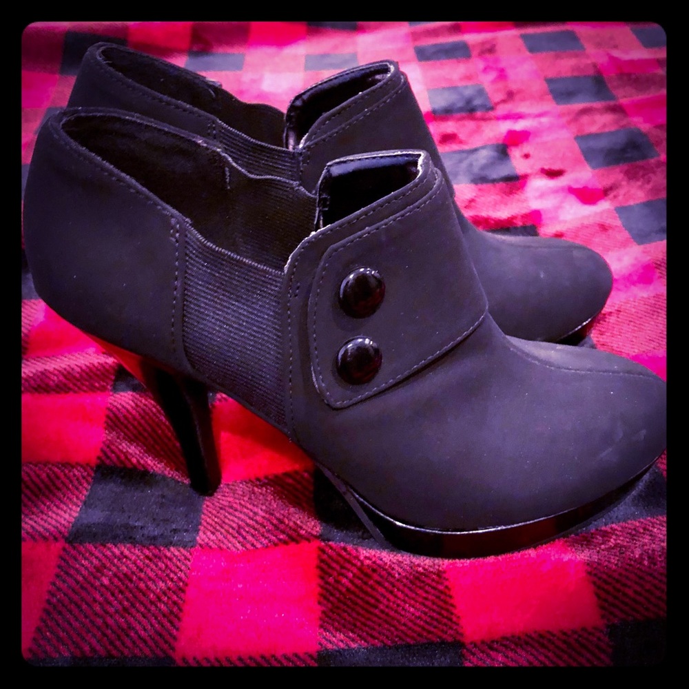 UNLISTED by Kenneth Cole vegan platform boots